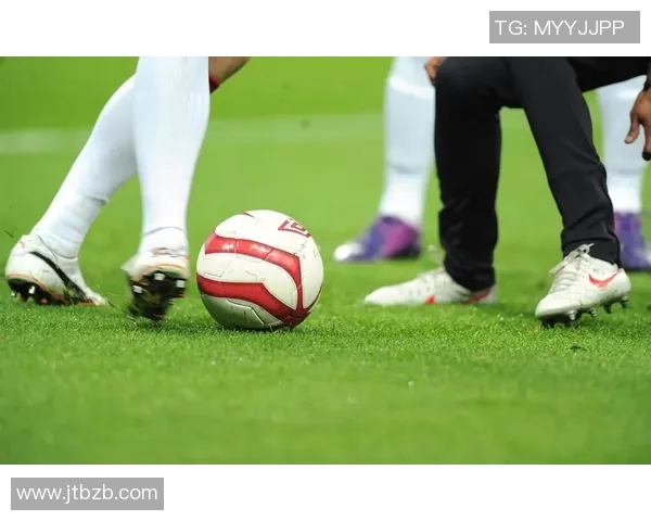 足球明星直播意外手滑引发网友热议瞬间成网络热点事件