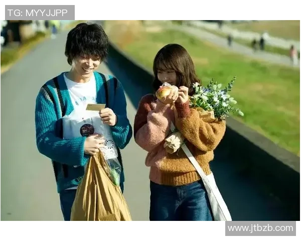 日韩足球明星的女友们：她们的爱情故事与生活点滴揭秘