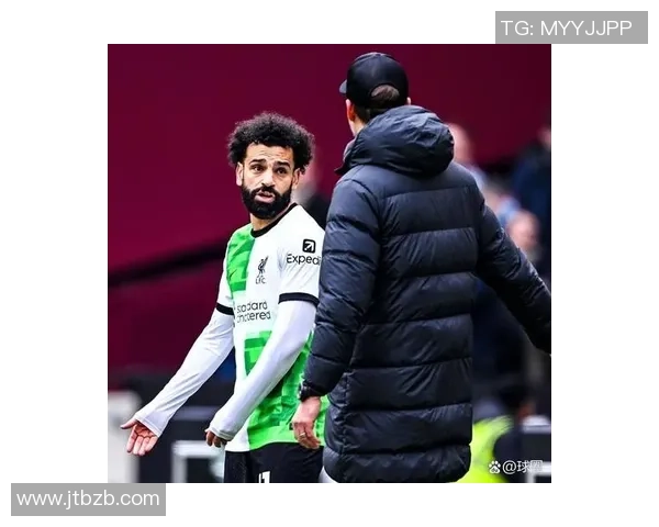 足球明星与裁判激烈对抗视频曝光引发热议球迷反应不一