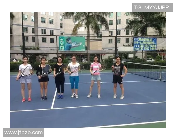 张丽的网球人生：从初学者到职业选手的深度对话与成长历程